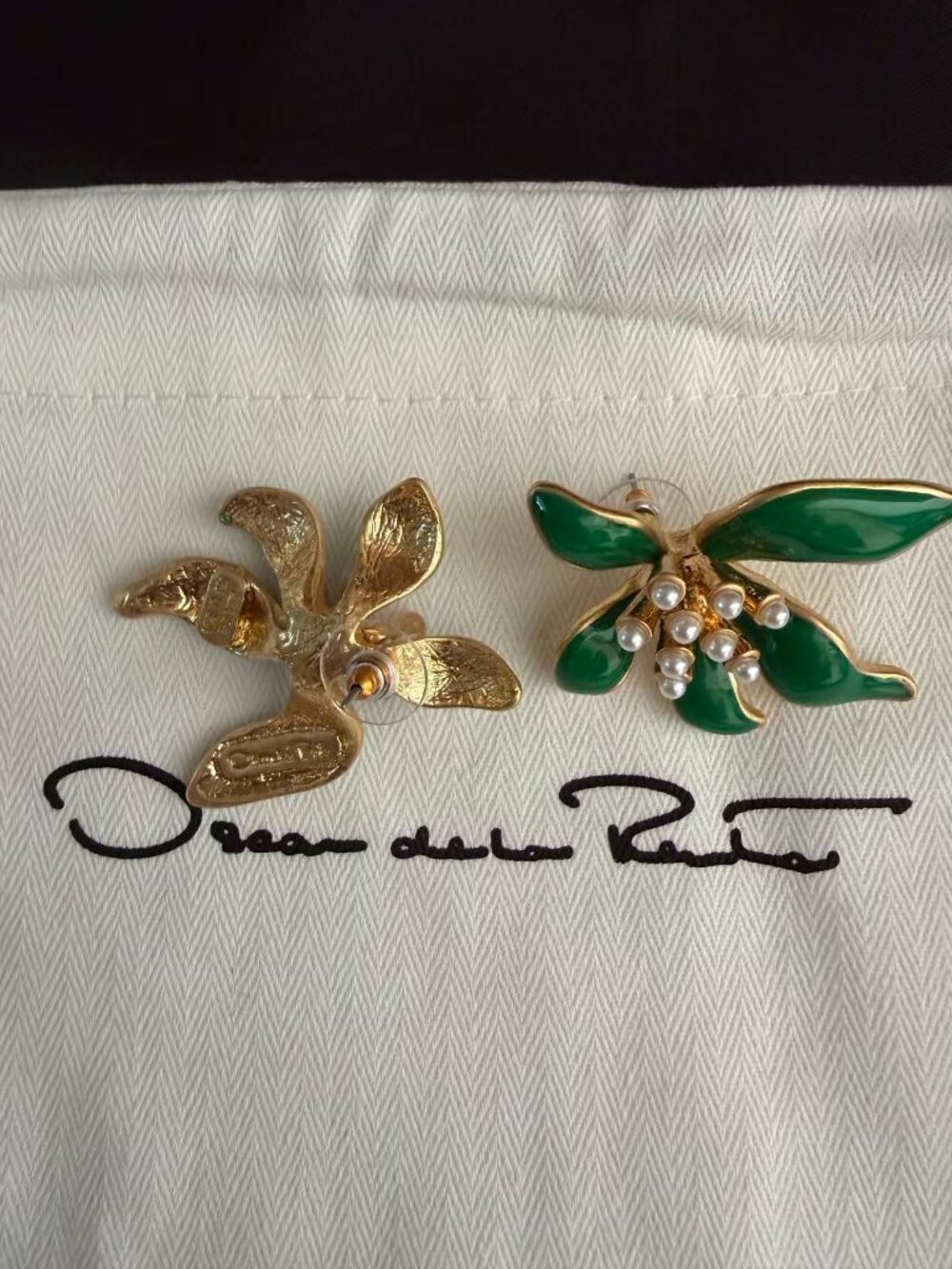 Oscar de la Renta Green Enamel Pearl Floral Statement Earrings - Picture 3 of 6